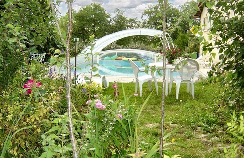 Sarrazac House | Homerez - Charming house in Sarrazac with private pool
