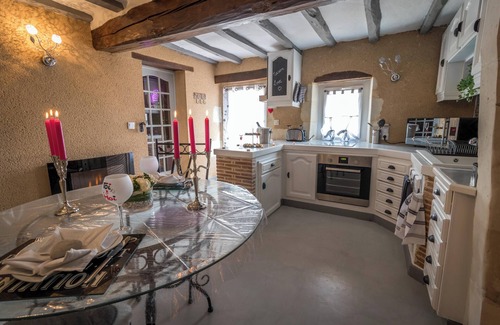 Arcay House | Homerez - Charming House in Arçay, Jacuzzi Included
