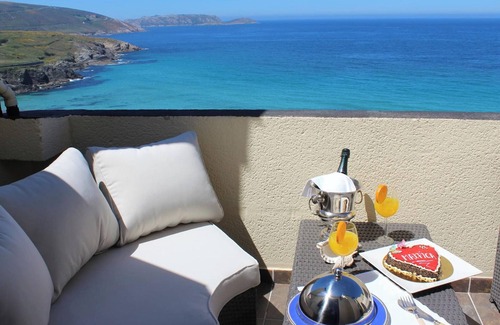 Malpica de Bergantinos Apartment | Homerez - Elegant Apartment in Malpica with Sea View