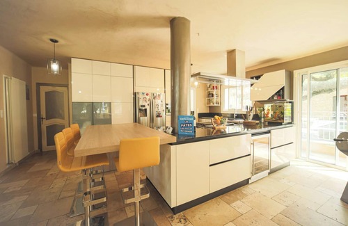 Aubagne Villa | Homerez - Elegant Villa with Pool in Aubagne - Jacuzzi Included