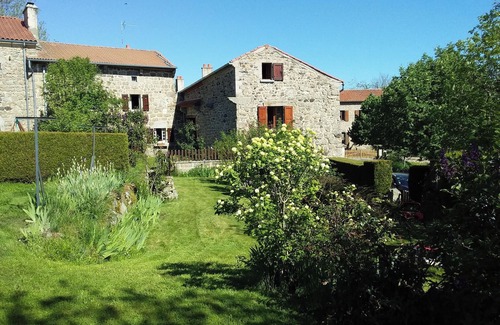 Cubelles House | Homerez - House Cubelles with Garden