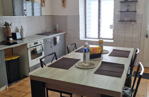 Deville House | Homerez - House in Deville with Terrace