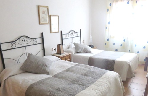 Sotoserrano House | Homerez - Nice house for 6 ppl. with terrace at Sotoserrano