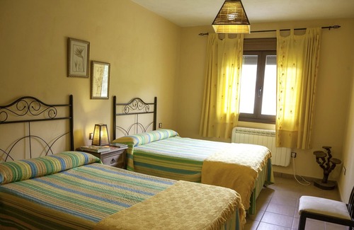 Sotoserrano House | Homerez - Nice house for 6 ppl. with terrace at Sotoserrano