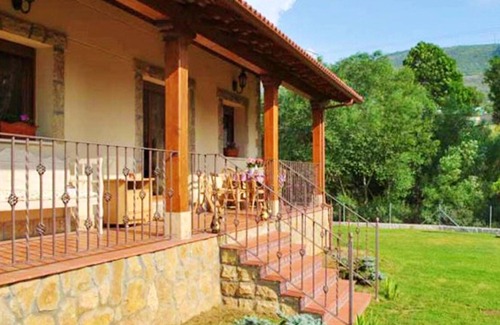 Villamanin House | Homerez - Nice house with terrace and mountain view