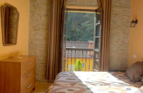 Mieres House | Homerez - Spacious house for 8 ppl. with balcony at Mieres del Camino