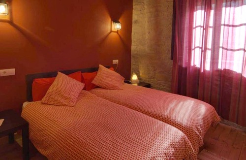 Mieres House | Homerez - Spacious house for 8 ppl. with balcony at Mieres del Camino