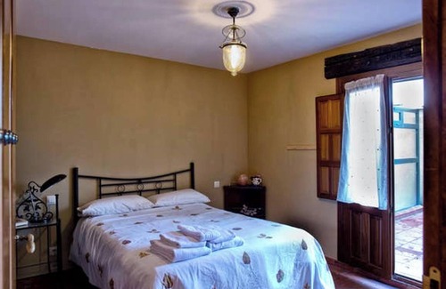 Zamarramala House | Homerez - Spacious House in Segovia with Large Garden