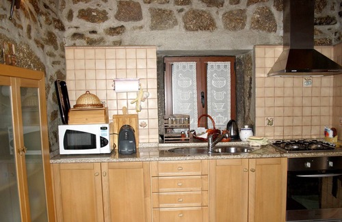 Viseu House | Homerez - Spacious house for 7 ppl. with terrace at Nogueira