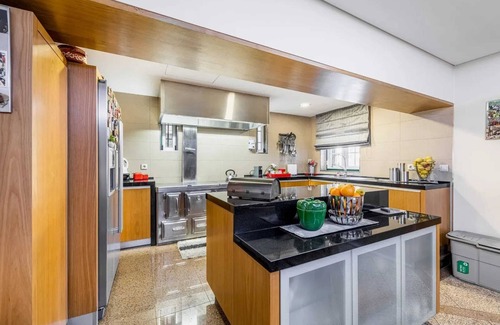 Paredes House | Homerez - Spacious House with Pool in Vandoma