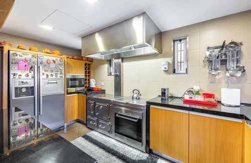 Paredes House | Homerez - Spacious House with Pool in Vandoma