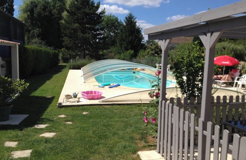 Saint-Jean-d'Angely Apartment | Homerez - Studio St-Jean-d'Angély