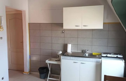 Saint-Nicolas Apartment | Homerez - Studio in Saint-Nicolas, city view