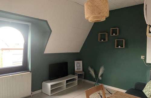 Saint-Nicolas Apartment | Homerez - Studio in Saint-Nicolas, city view