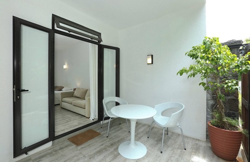 Moka Apartment | Homerez - Studio in Moka, terrace, view