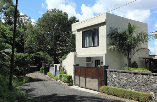Moka Apartment | Homerez - Studio in Moka, terrace, view