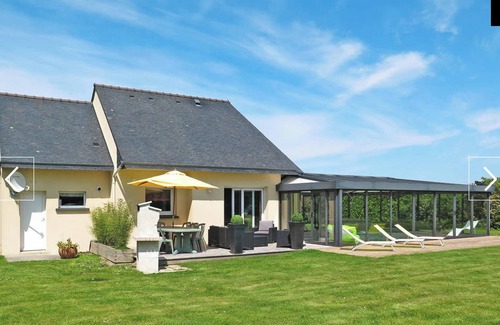 Kersaint-Plabennec Villa | Homerez - Villa in Kersaint-Plabennec