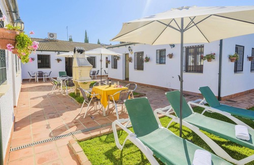 Rivero de Posadas Villa | Homerez - Villa for 20 ppl. with swimming-pool and terrace at Rivero de Posadas
