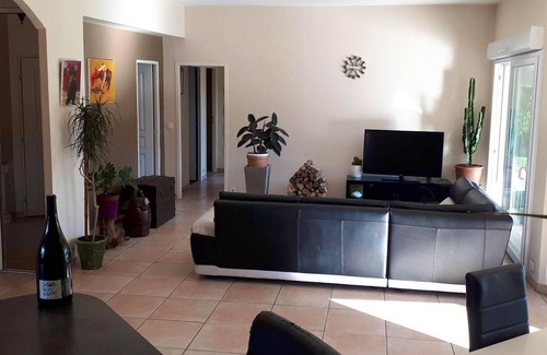 Paulhac Villa | Homerez - Villa for 8 ppl. with swimming-pool, garden and terrace at Paulhac