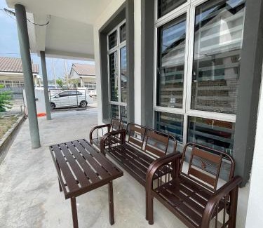 Padang Saujana Apartment | Homestay faleeq
