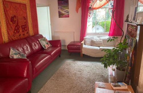 Glastonbury House | Homestay in The Heart Of Avalon