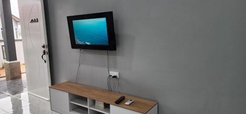 Kampung Beladau Selat House | Homestay Irdina Adryana Free Wifi