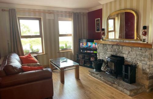 Leinster House | Homestay Large Ensuite Room