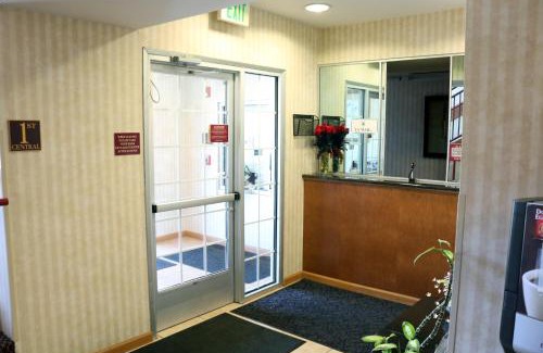 Schererville Hotel | Hometown Inn & Suites