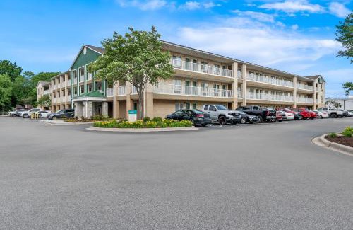 Livonia Hotel | HomeTowne Studios by Red Roof Detroit - Livonia
