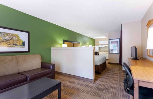Chantilly Hotel | HomeTowne Studios by Red Roof Chantilly