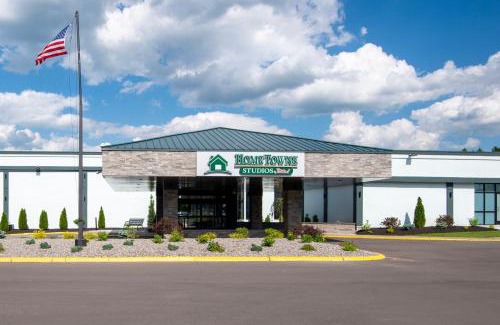 Cortland Hotel | HomeTowne Studios by Red Roof & Conference Center Cortland