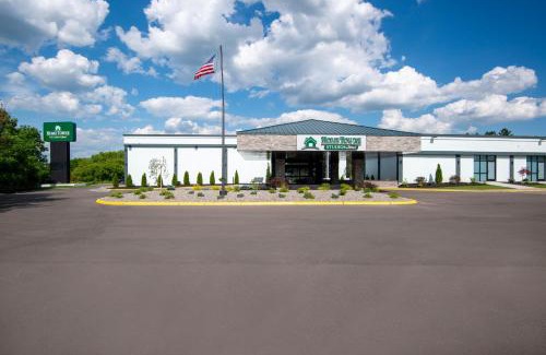 Cortland Hotel | HomeTowne Studios by Red Roof & Conference Center Cortland
