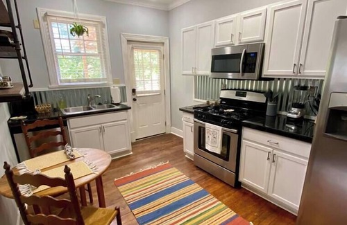 Greater Belhaven Apartment | Homey 1 BR unit across from Belhaven Town Center