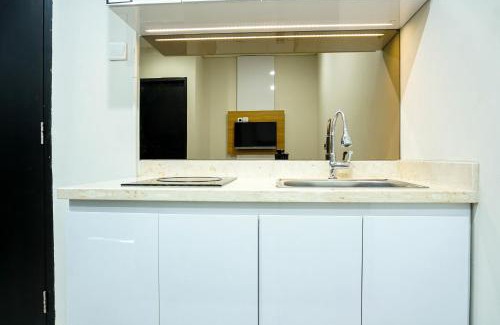 Pondokcina Apartment | Homey and Modern 2BR Apartment at Atlanta Residence By Travelio