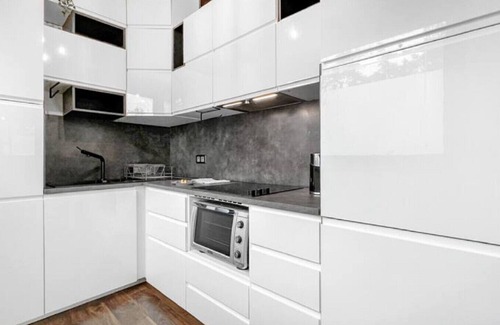 Ambilly Apartment | Homey Deesse - Downtown/Free Netflix and Wifi