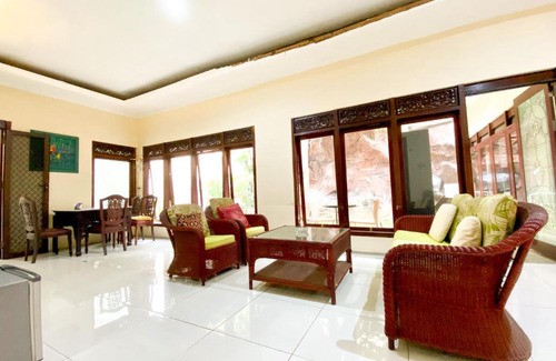 Darmo House | Homey Guesthouse near Sby Zoo Syariah