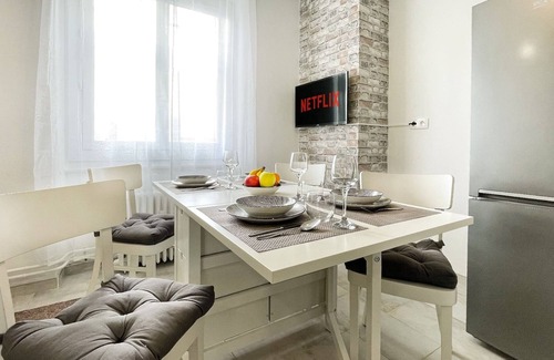Ambilly Apartment | Homey Keola -Free parking/Near tram to Geneva/Wifi