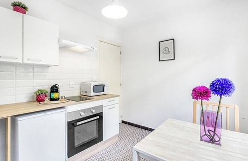 Ambilly Apartment | Homey Santorin - Near tram & train/Balcony/Wifi