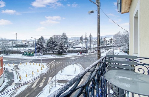 La Roche-sur-Foron Apartment | Homey Snow - Near train station/Balcony/Netflix
