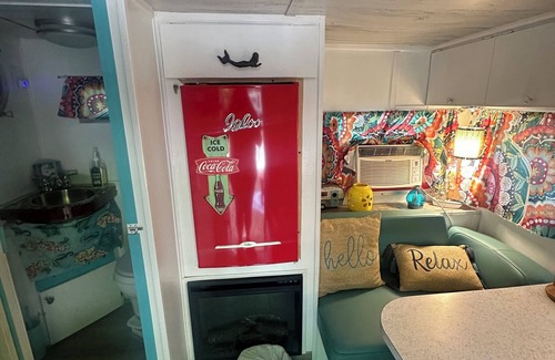 Gnaw Bone House | Homey Vintage Glamper "Betty" in Nashville, Indiana