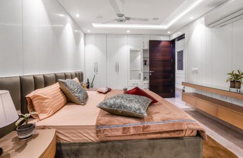 Saket Apartment | Homlee-Pentagon 5 BHK luxurious-Lift-Parking-Saket