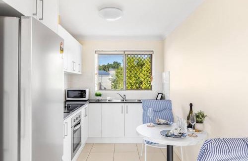 Sunnybank House | Homy Self Contained Unit Sunnybank CBD Street Parking