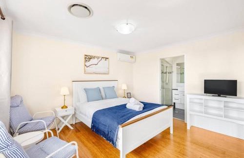 Sunnybank House | Homy Self Contained Unit Sunnybank CBD Street Parking