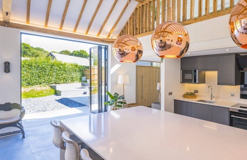 Tring House | Honey Barn - Stunning 4-Bed Rural Paradise