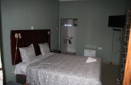 Lusaka Bed & Breakfast | Honeybed Lodge, Available! Safe and secure! Quiet! Informative and reliable!