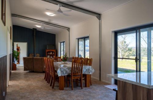 Pipeclay Apartment | Honeybreeze - Scenic riverfront country farm