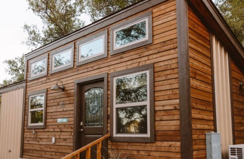 Cottonwood House | Honeymoon Suite: Stylish Retreat + Wine Tasting
