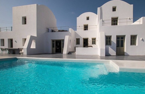 Akrotiri Apartment | Honeymoon Suite with Private Pool
