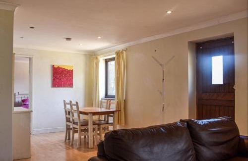 Piltdown House | Honeypot Cottage