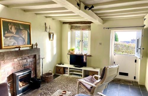 Longnor House | Honeysuckle Cottage